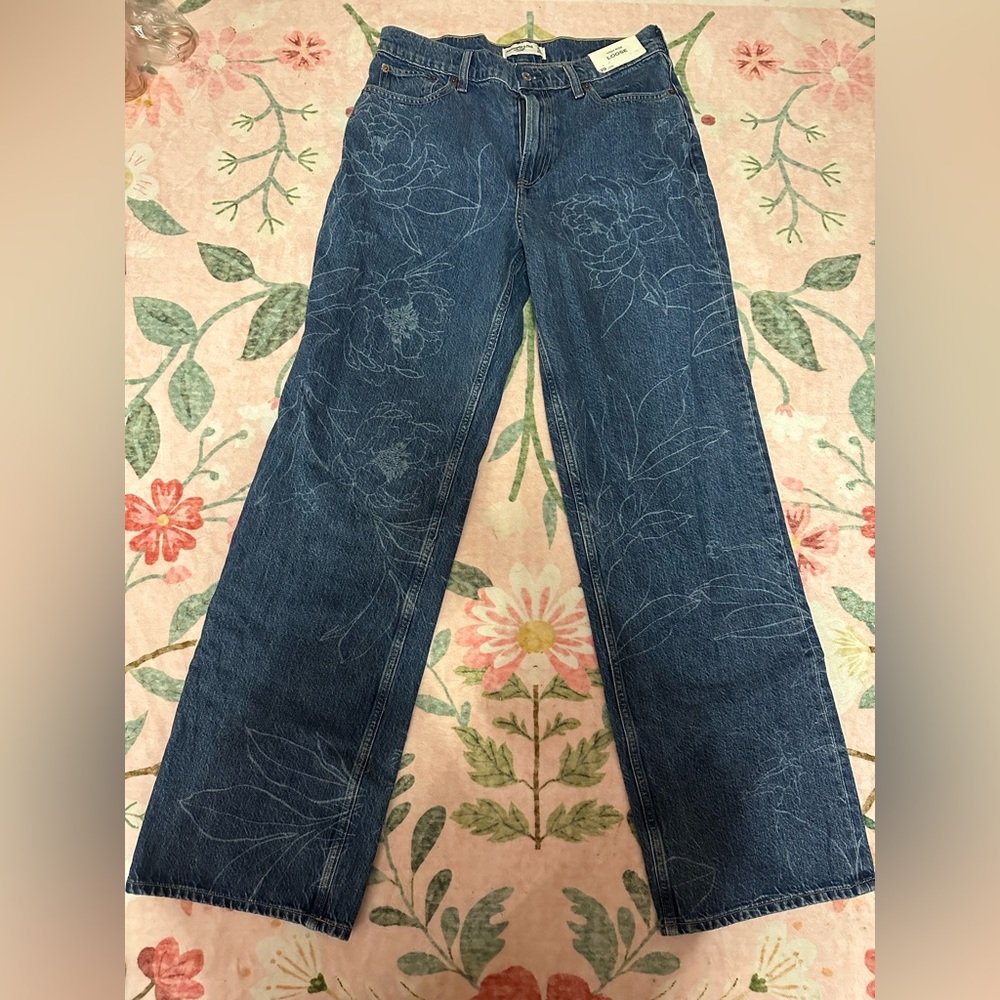 Women’s High Rise Loose Jeans size 29 Long